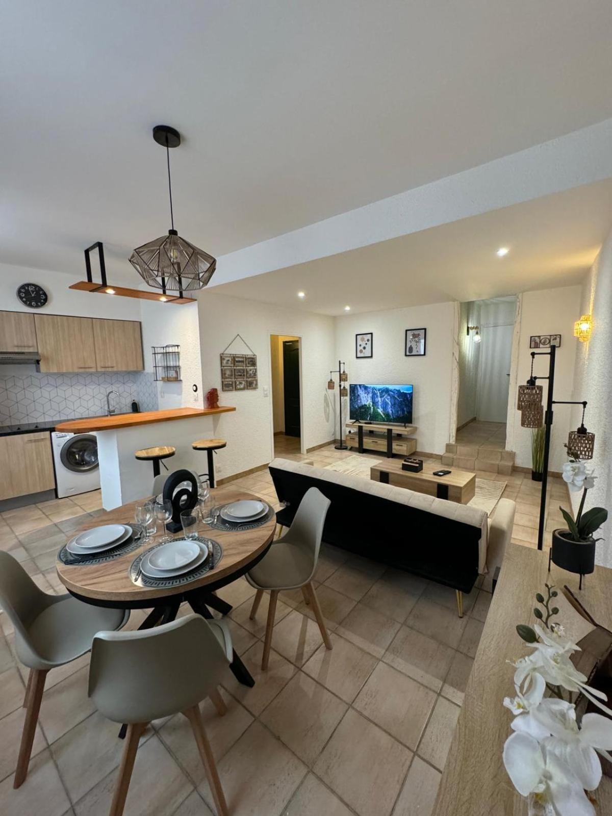 Charmant Appartement En Hypercentre De Castelnaudary Exterior photo